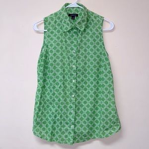 Lands’ End Button Up Top Sleeveless Green White Design with Collar Size 6 Pleat